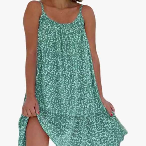 Dresses & Skirts - Floral Green Summer Dress